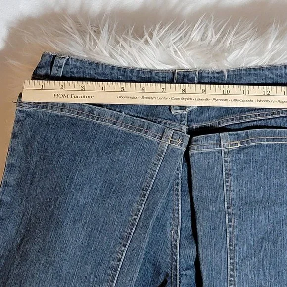 Mixit Dark Wash Cropped Jeggings. Embroidered flowers! Size 8 Petite - Picture 7 of 9